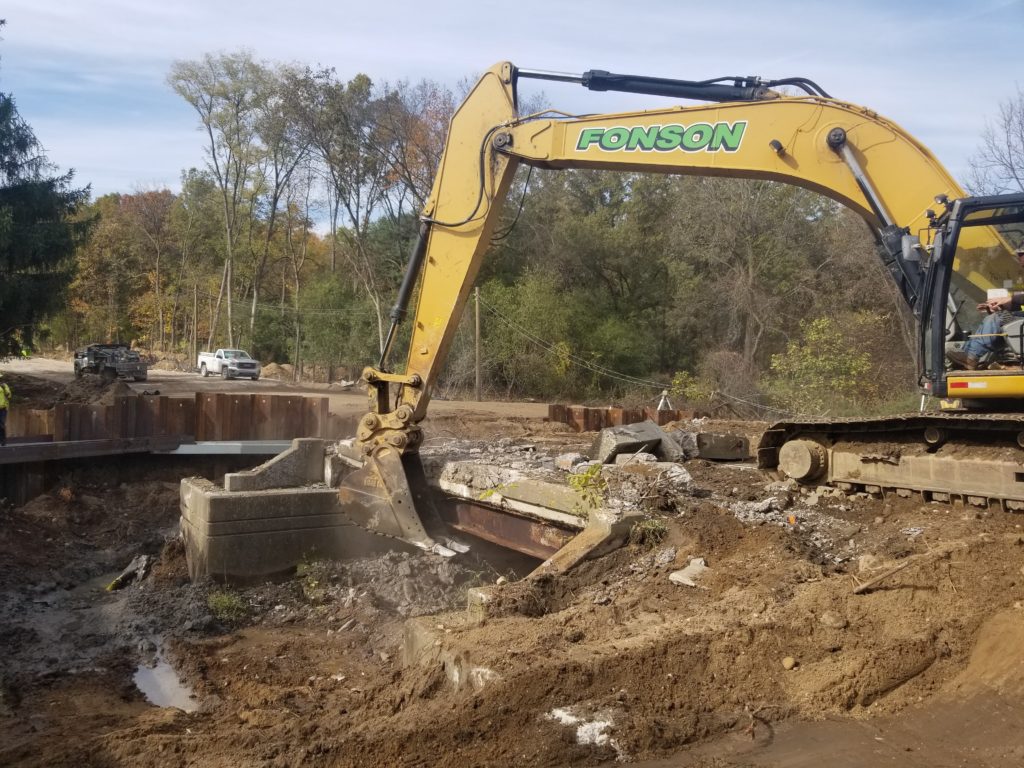 photo of the old Miller Rd bridge being demolished